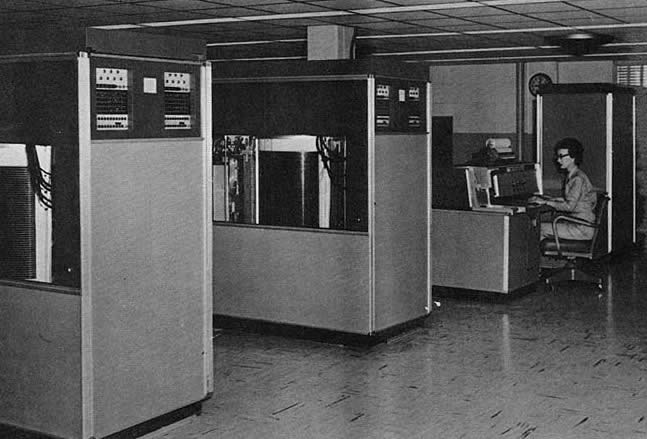 IBM 305 RAMAC computer system with the large IBM 350 disk storage unit